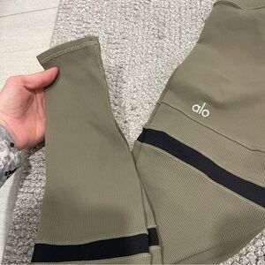 Alo Green High Waisted Leggings Ribbed Bottom Detail XS